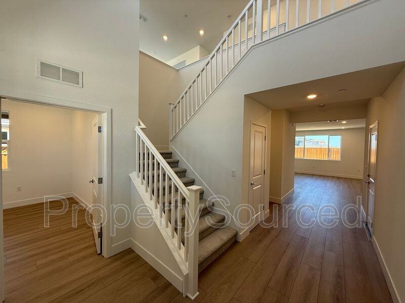 1336 N Martorella Ave - Photo 4 of 50