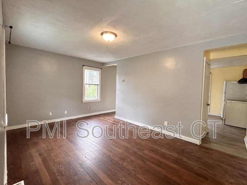60 Hawthorne Dr - Photo 2 of 13