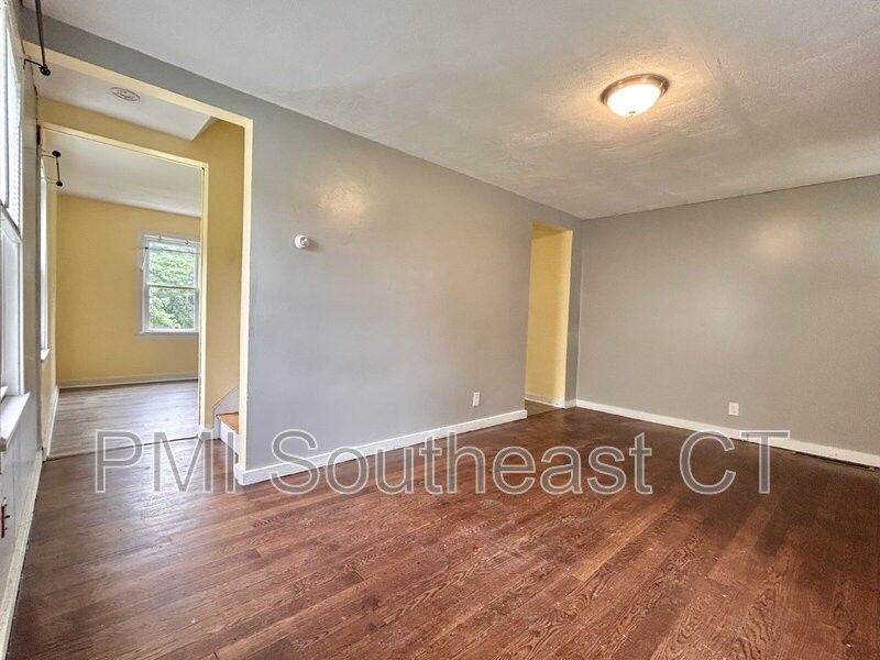 60 Hawthorne Dr - Photo 3 of 13