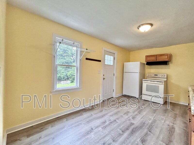 60 Hawthorne Dr - Photo 6 of 13