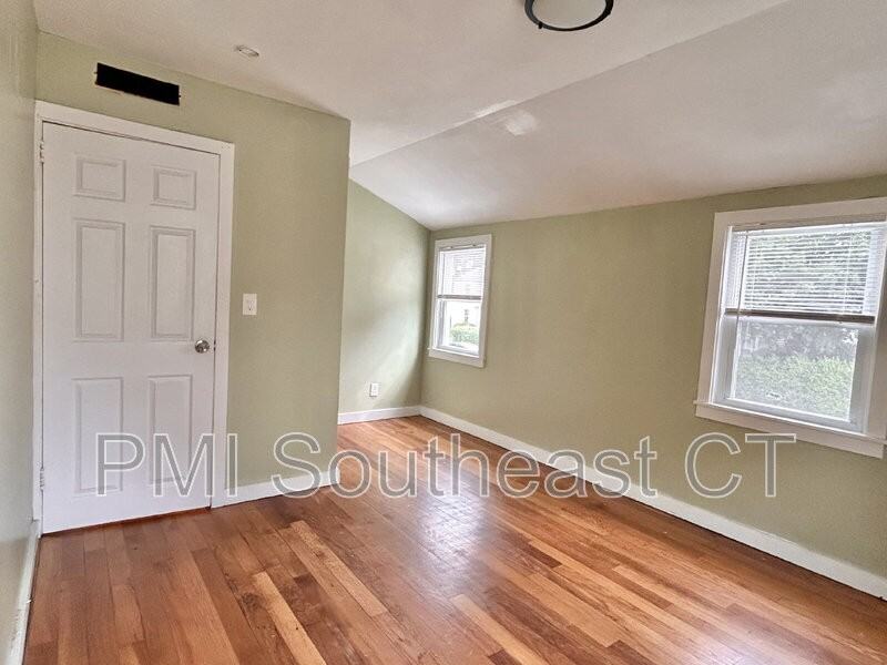 60 Hawthorne Dr - Photo 7 of 13