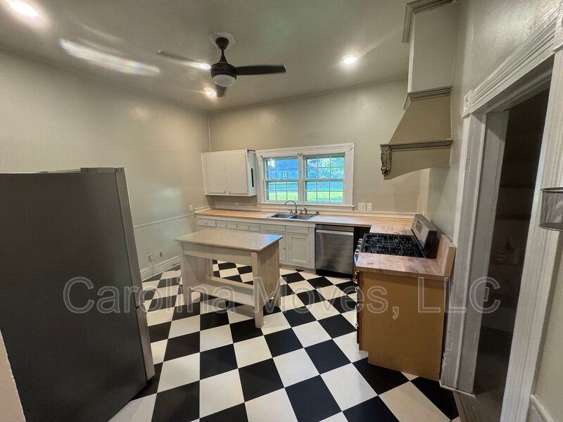 200 Pelham St - Photo 4 of 31