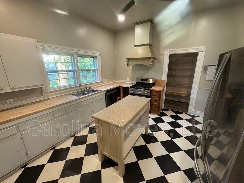 200 Pelham St - Photo 6 of 31