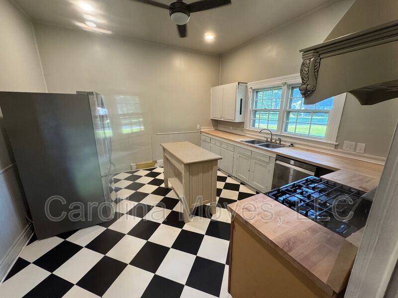 200 Pelham St - Photo 7 of 31