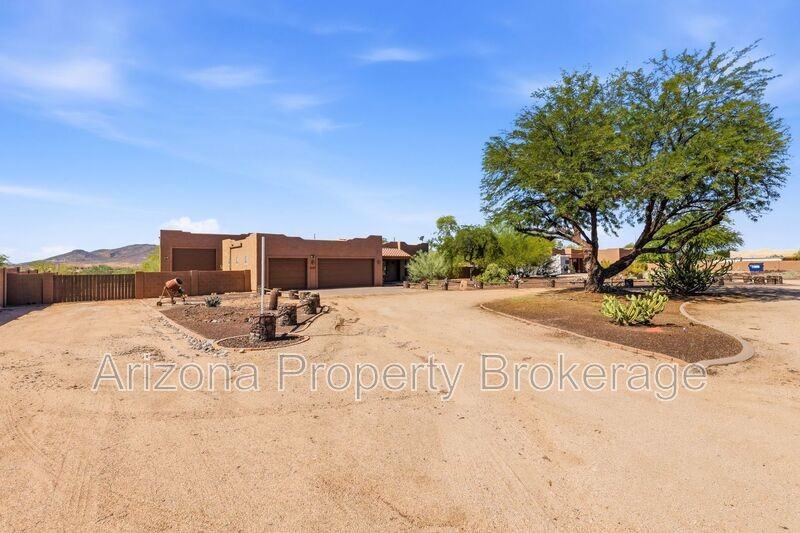 1933 W Tanya Trl - Photo 3 of 43
