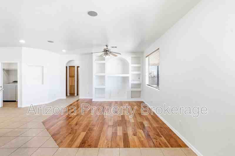 1933 W Tanya Trl - Photo 5 of 43