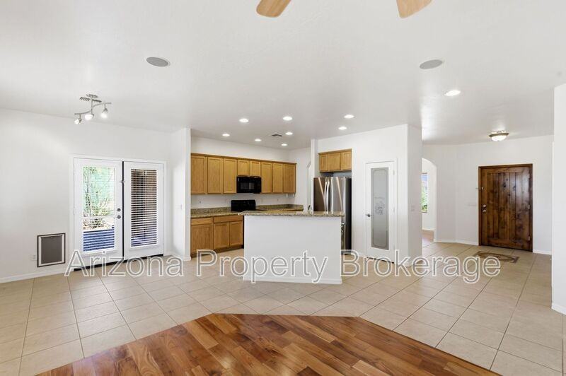 1933 W Tanya Trl - Photo 7 of 43