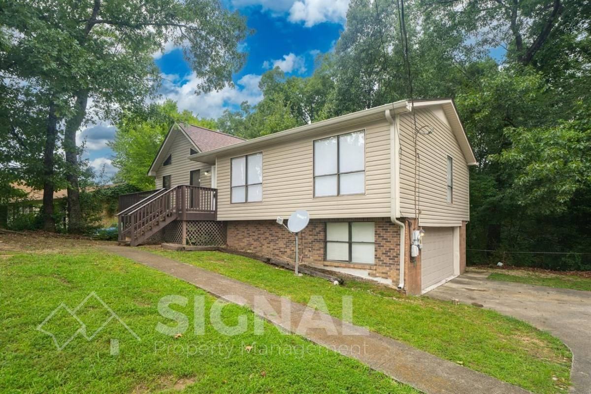 3037 Apple Valley Ln - Photo 3 of 10