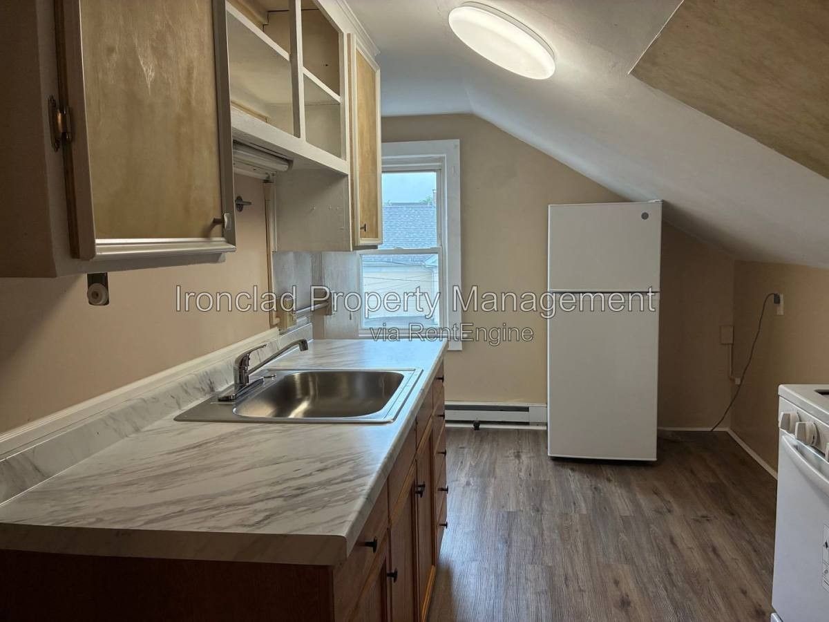 192 Liberty St 3rd Fl - Photo 2 of 8