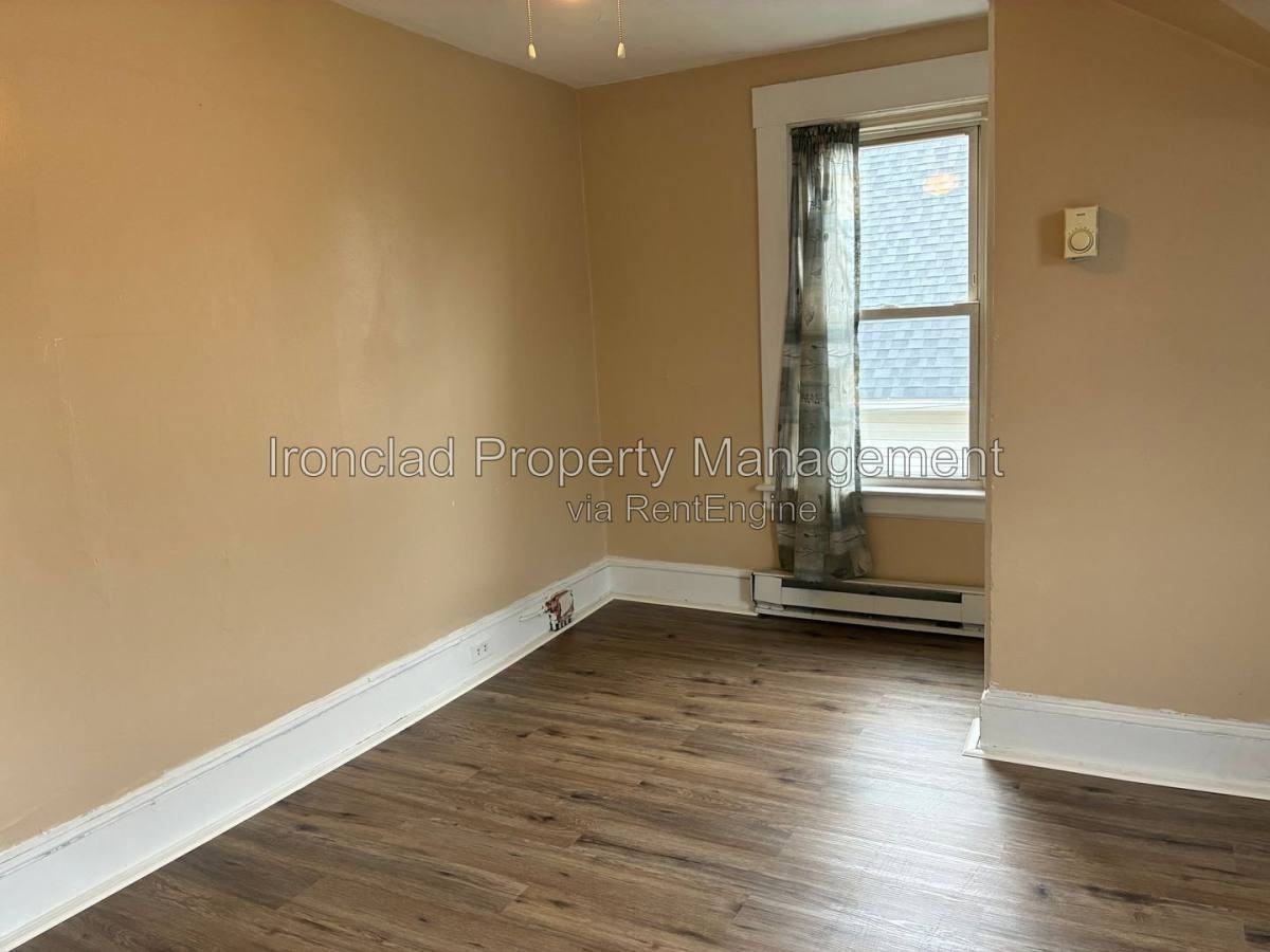 192 Liberty St 3rd Fl - Photo 3 of 8