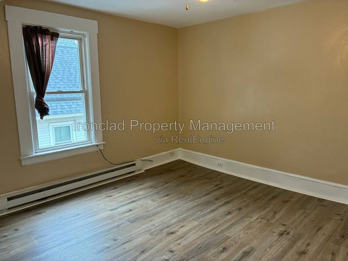 192 Liberty St 3rd Fl - Photo 4 of 8
