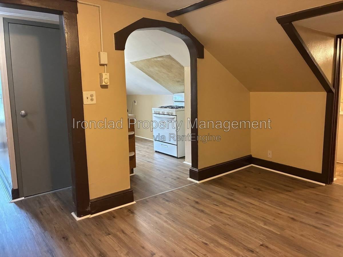 192 Liberty St 3rd Fl - Photo 6 of 8