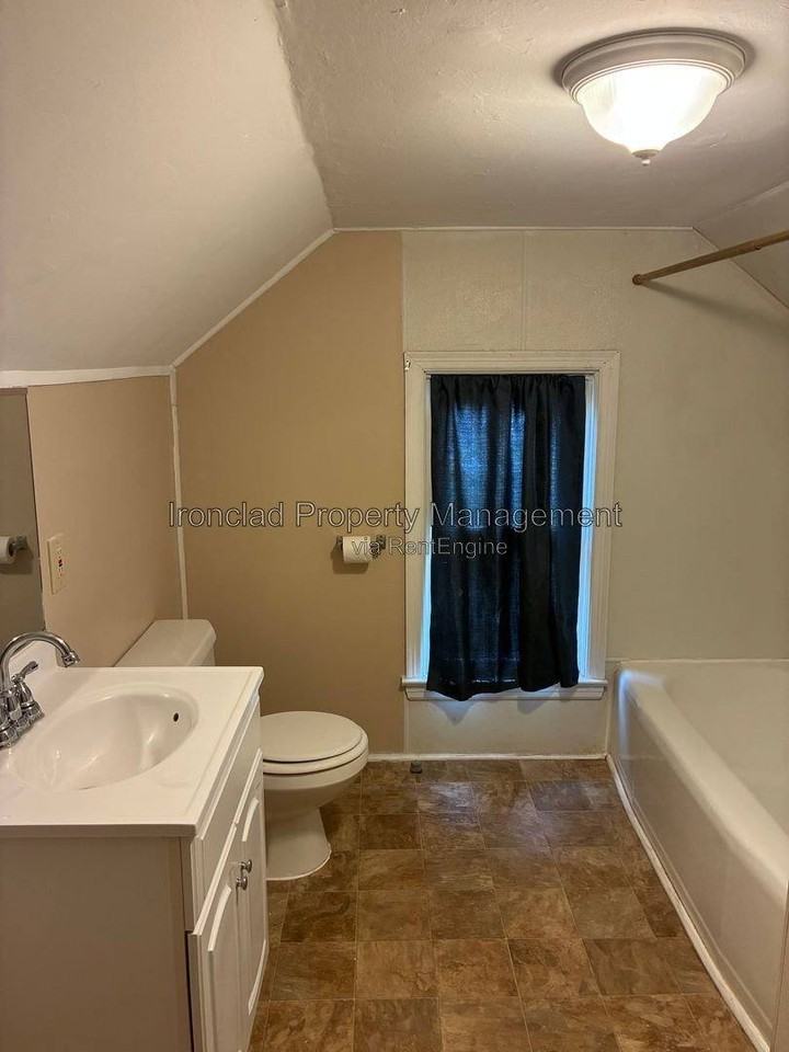 192 Liberty St 3rd Fl - Photo 7 of 8