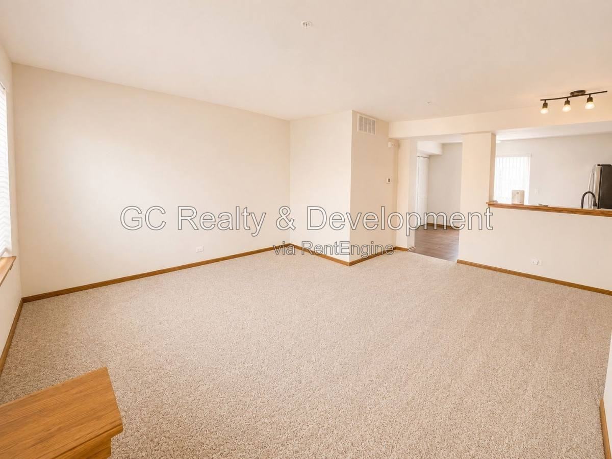 312 Fieldstone Ct - Photo 2 of 10
