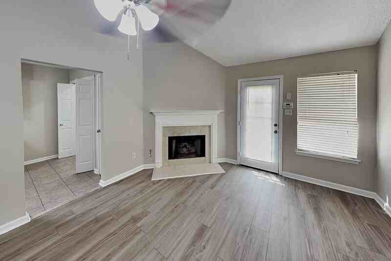 1633 Dexter Ln - Photo 2 of 13