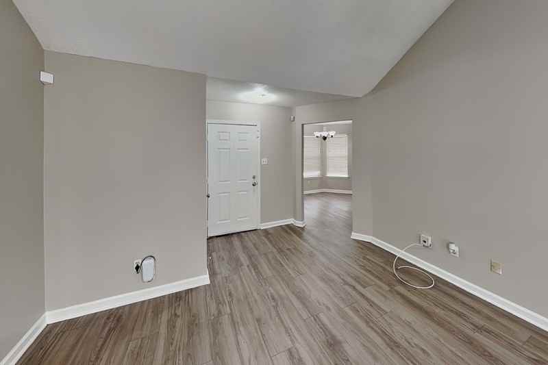 1633 Dexter Ln - Photo 3 of 13
