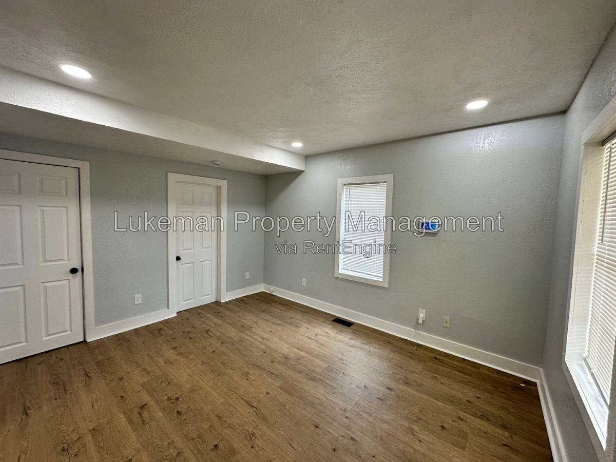 E N Ave - Photo 3 of 10