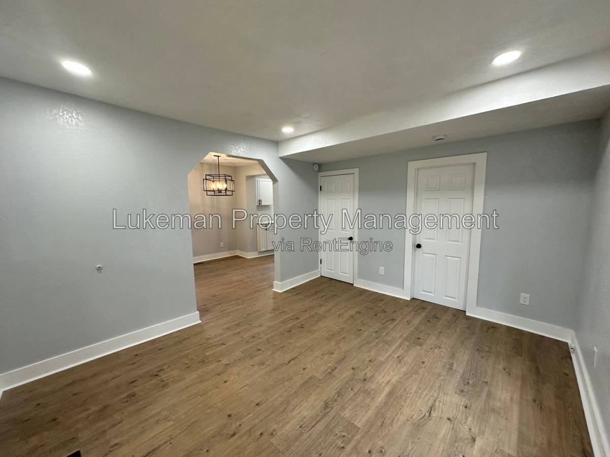 E N Ave - Photo 5 of 10