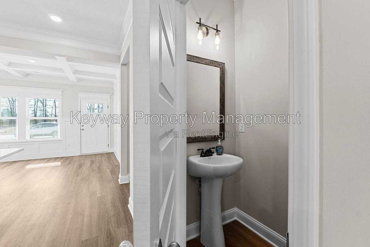2124 Denmark Ave Se - Photo 6 of 9
