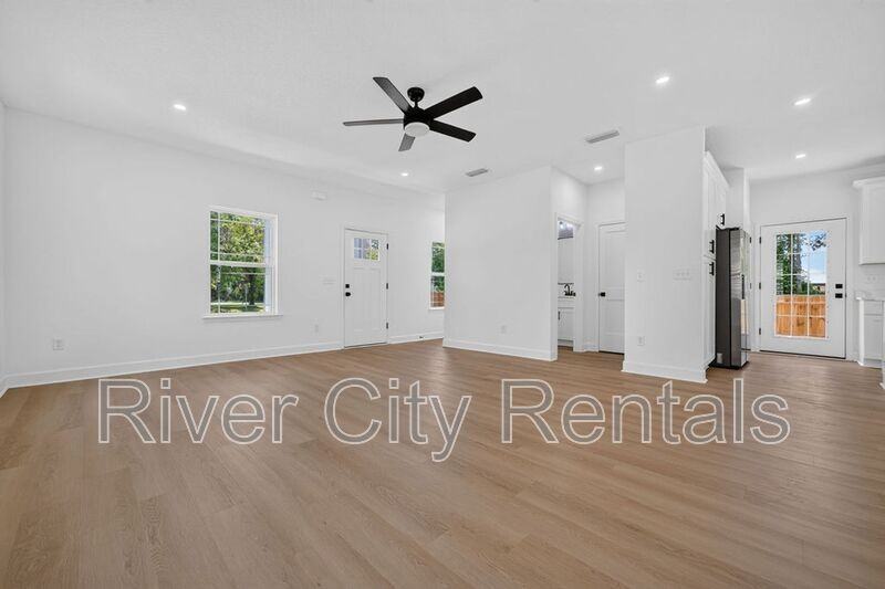 1181 Floyd St - Photo 5 of 31