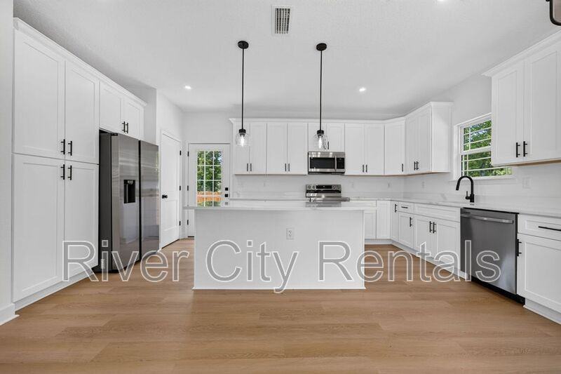 1181 Floyd St - Photo 7 of 31