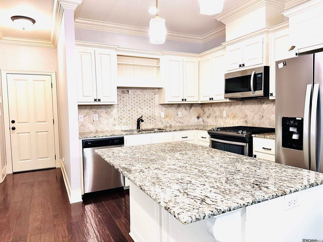 747 Portula Ave - Photo 3 of 26