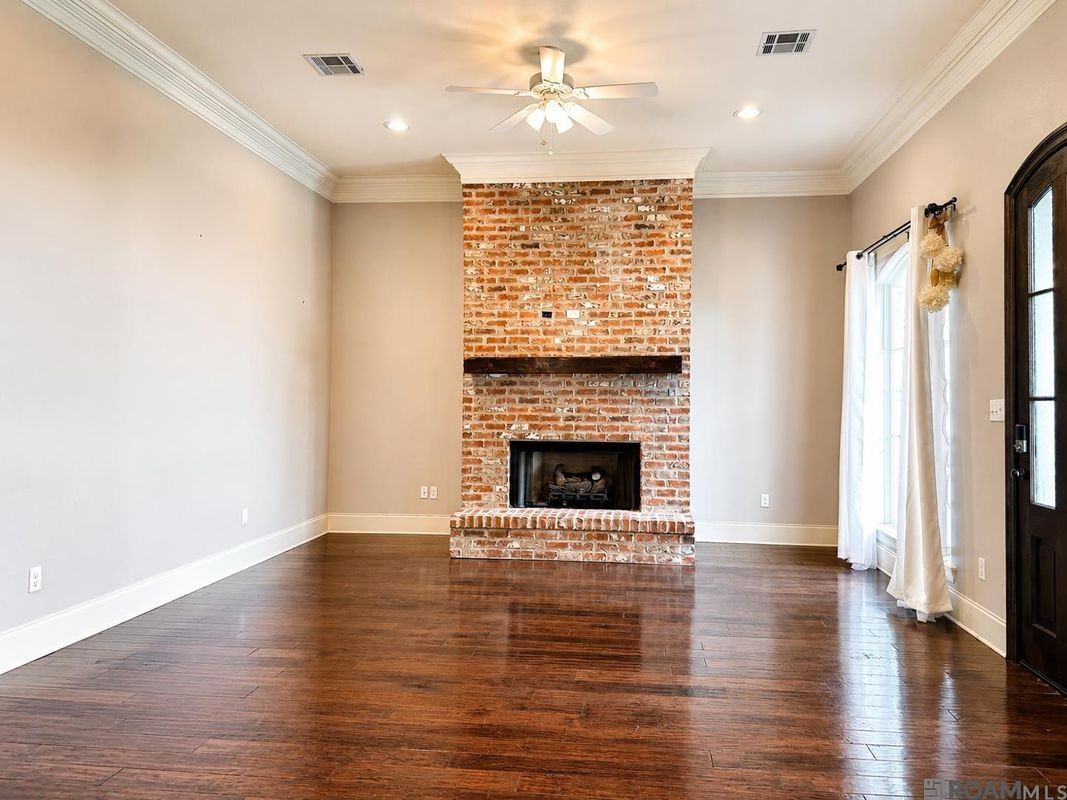 747 Portula Ave - Photo 4 of 26