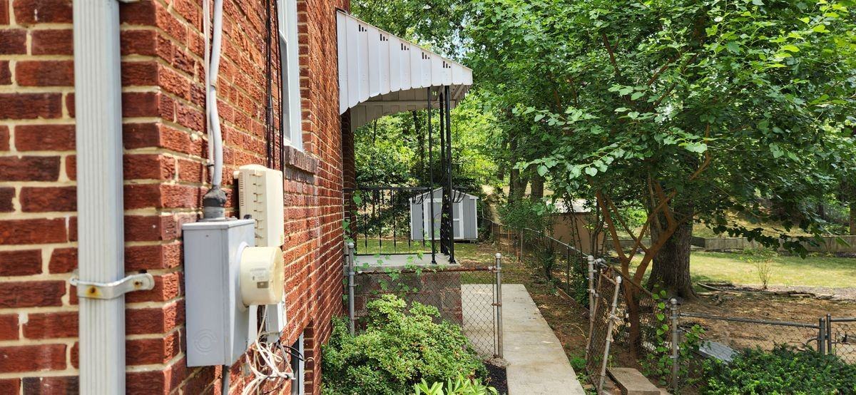 6213 Forest Rd - Photo 3 of 43