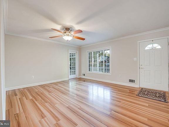 4917 Poplar Dr - Photo 5 of 26