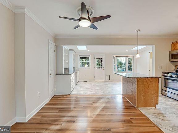 4917 Poplar Dr - Photo 7 of 26