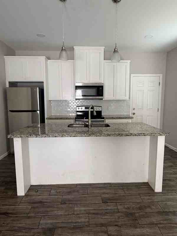 5800 Sandpiper Ave - Photo 4 of 16