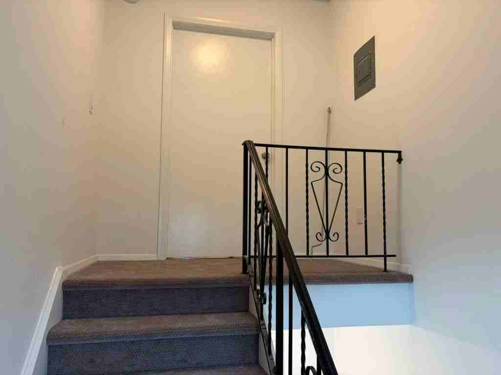 426 Broad St - Photo 4 of 27
