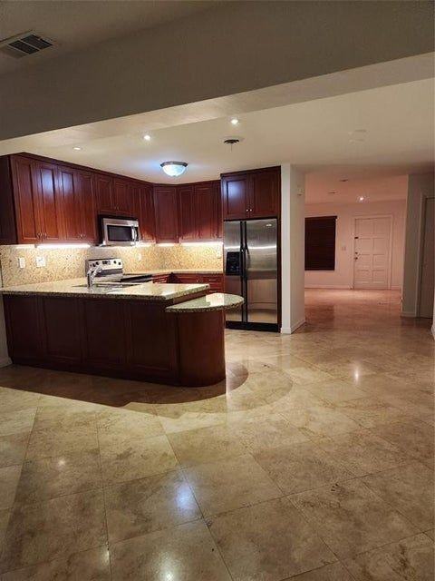 5760 Ne 27th Ave ##B - Photo 2 of 6