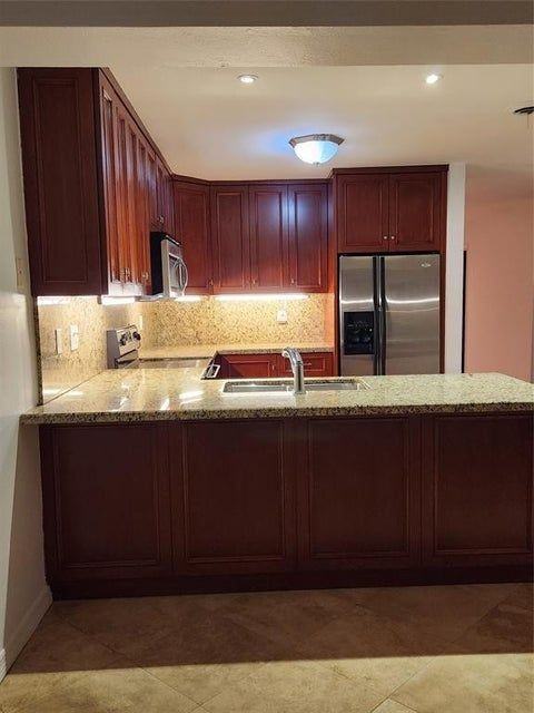 5760 Ne 27th Ave ##B - Photo 3 of 6