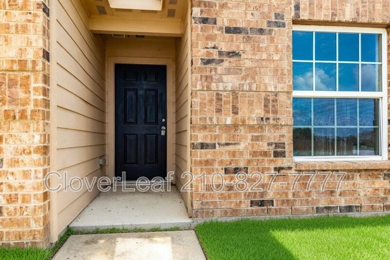 15266 Snug Harbor Way - Photo 4 of 32