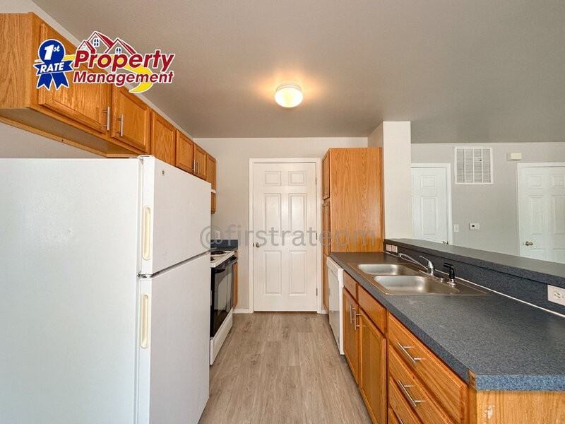 5843 W Clearview Ln #202 - Photo 6 of 26