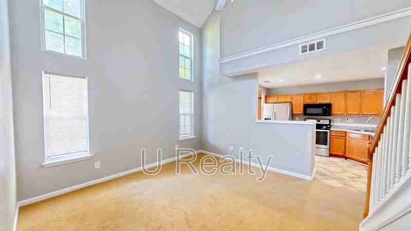 11010 Alderbrook Ln - Photo 5 of 12