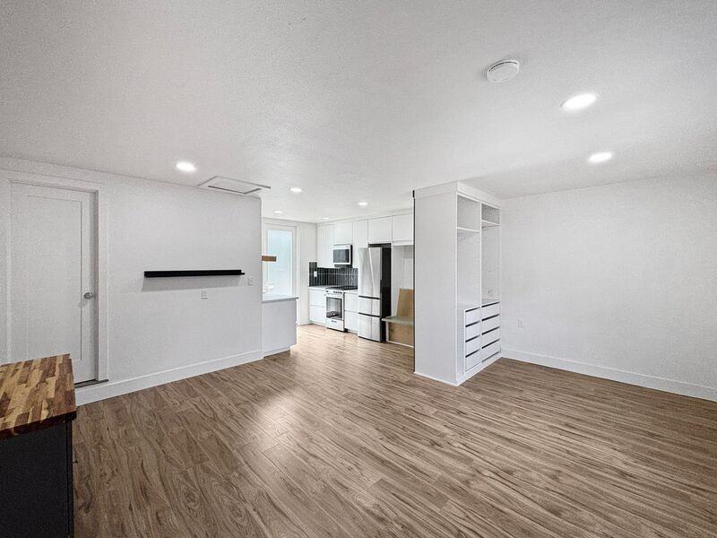 3696 Bellingham Ave - Photo 2 of 16