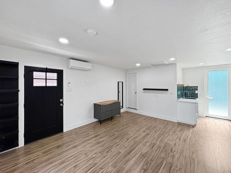 3696 Bellingham Ave - Photo 4 of 16