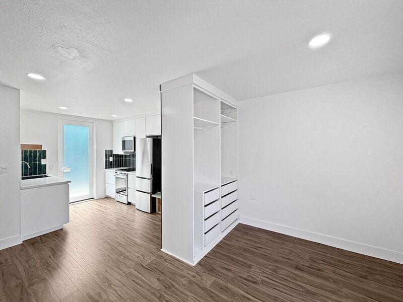 3696 Bellingham Ave - Photo 5 of 16