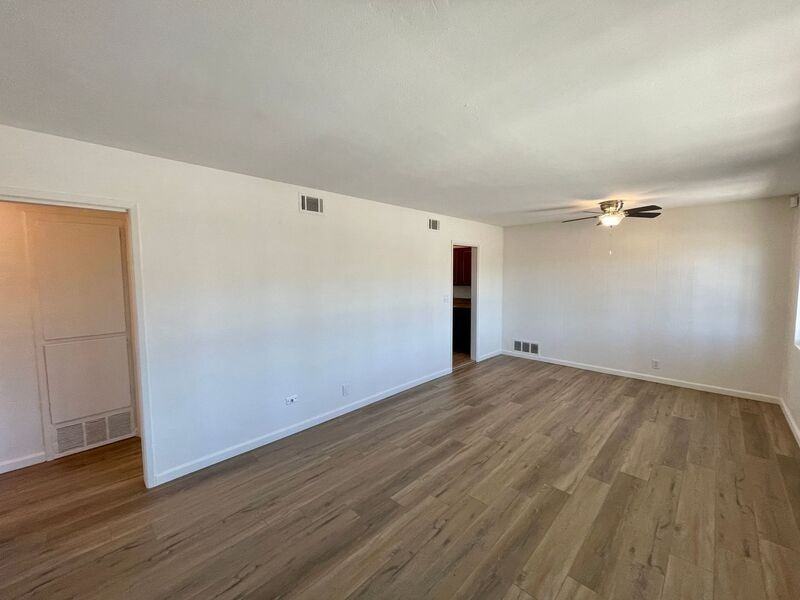 839 N Midway Dr - Photo 4 of 21