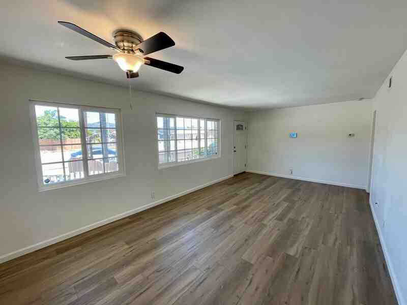 839 N Midway Dr - Photo 5 of 21