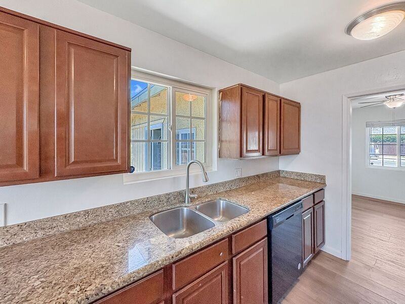 839 N Midway Dr - Photo 6 of 21