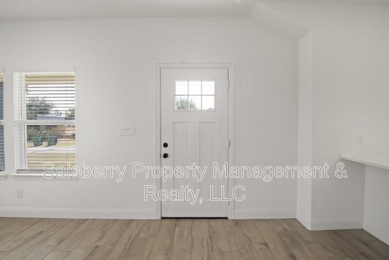 338 S 3rd St - Photo 3 of 34