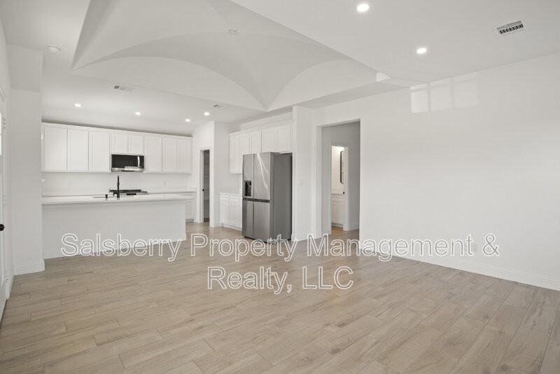 338 S 3rd St - Photo 4 of 34