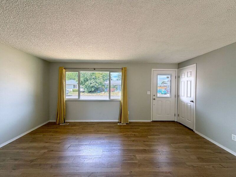 410 Crona St - Photo 2 of 20