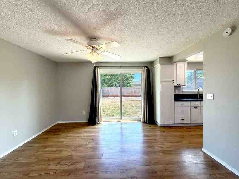 410 Crona St - Photo 6 of 20