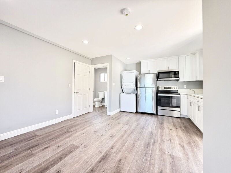 7065 1/2 State St - Photo 3 of 12