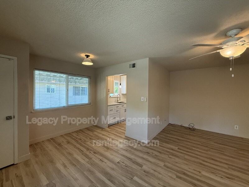 5174 Connecticut Dr #4 - Photo 3 of 16