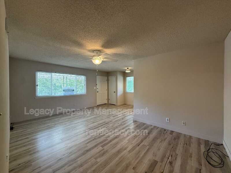 5174 Connecticut Dr #4 - Photo 4 of 16